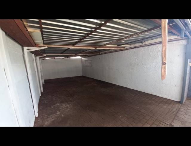 BUSINESS PROPERTY TO RENT IN CLAREMONT